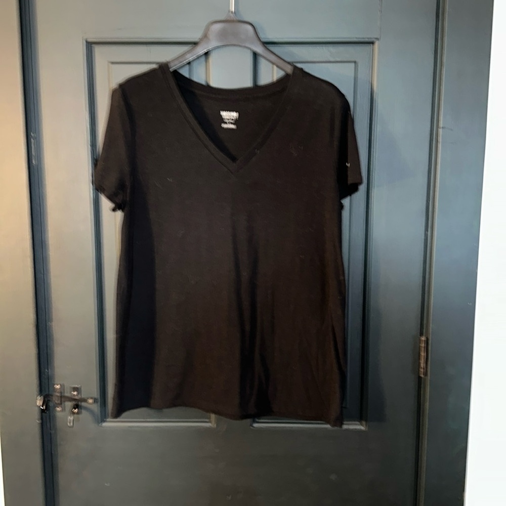 Mossimo black v- neck t-shirt size L